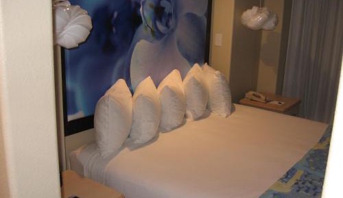 One-Bedroom Suite with Beach View