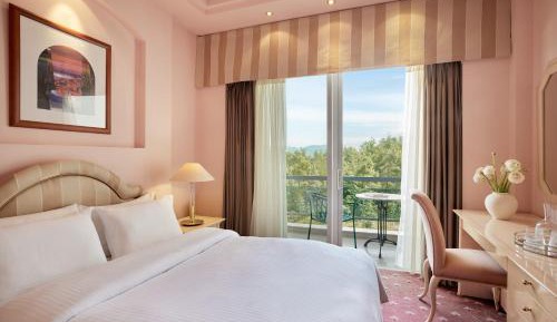 Family Suite with Mountain View (2 adults + 2 children)