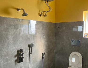 Deluxe Double Room (2 Adults + 1 Child)