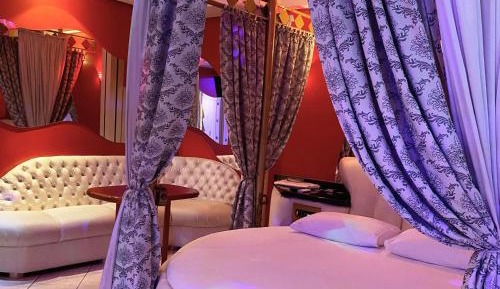 Deluxe Suite with Spa Bath