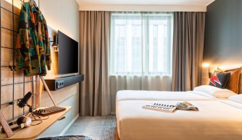 Moxy Twin Room