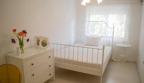 Single Room with Shared Bathroom