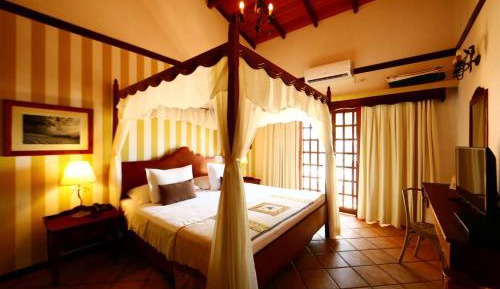 Deluxe Double Room with Side Sea View