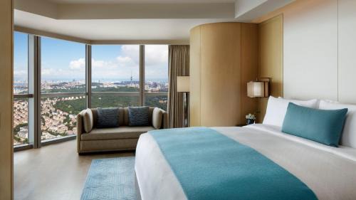Grand Deluxe King Room with City View