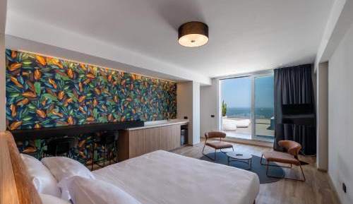 Panoramic Suite with Terrace and Hot Tub - Sea Front