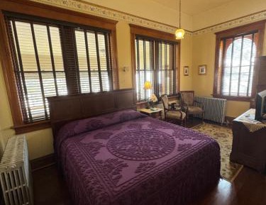 Lying-In, 1 King Bed (Second Floor - No Elevator)