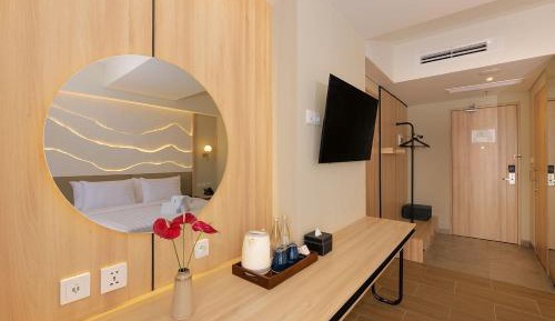 Deluxe Double or Twin Room with City View