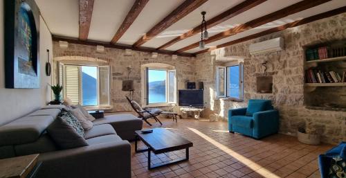 Two-Bedroom Apartment with Sea View