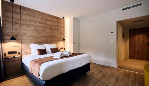 Double Room with Street View