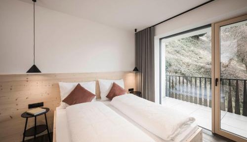 Superior One-Bedroom Apartment with Balcony