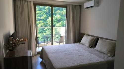 Apartment with Mountain View