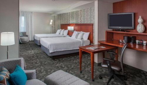 1 Bedroom Larger Suite, 2 Queen, Sofa bed