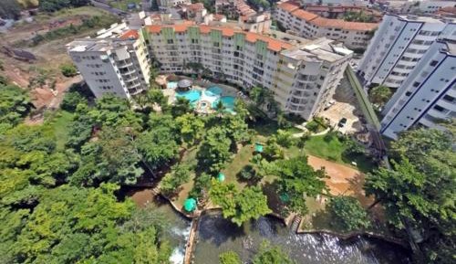 Apartment with Pool View 