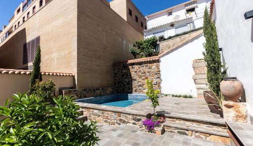 Apartment with Pool View 