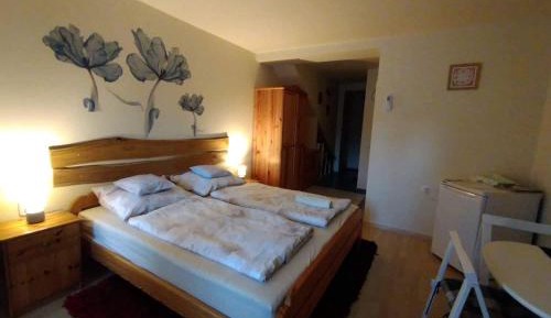 Deluxe Room (2 Adults + 1 Child)