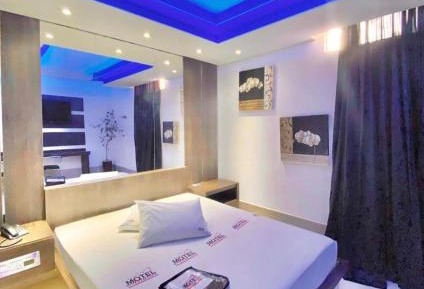 Deluxe Suite with Spa Bath