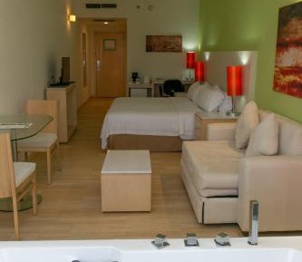 King Suite - Non-Smoking