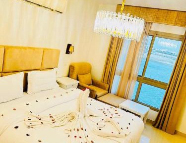 5 bedroom villa with private pool and beach