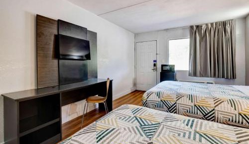 Queen Room with Two Queen Beds - Smoking