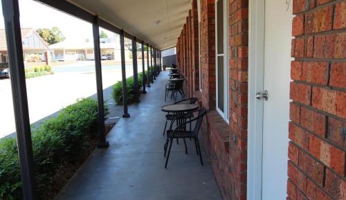 Deluxe Queen Bed and Single Bed with No Pets Allowed