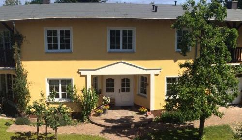 One-Bedroom Apartment with Balcony