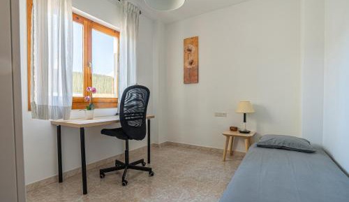 Single Room with Shared Bathroom