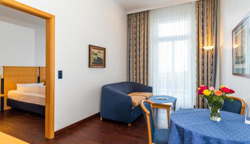 One-Bedroom Apartment with Balcony - Sea View