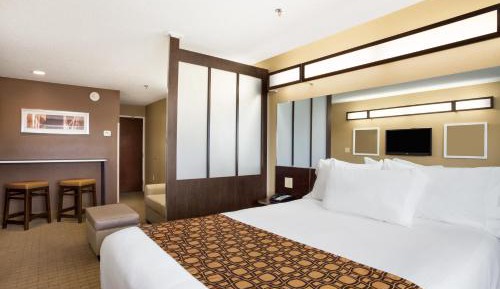 Queen Studio Suite - Mobility Access/Non-Smoking