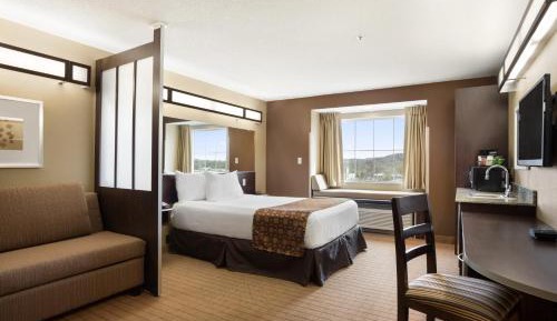 Queen Studio Suite - Non-Smoking