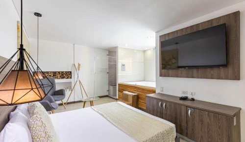 Deluxe Suite with Spa Bath