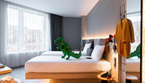 Moxy Queen Room with City View