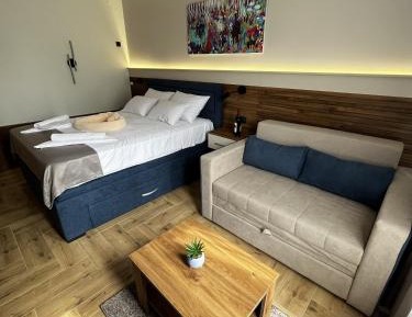 Deluxe Double Room (2 Adults + 1 Child)