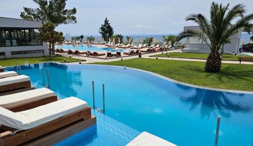 Deluxe Room with Sharing Pool