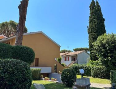 Apartment with Garden View