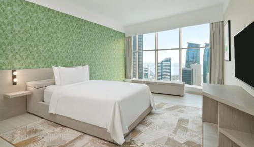 Larger Two Bedroom Apartment, 1 King, 1 Queen, Beach Access 