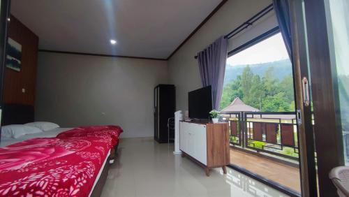 Family Room with Mountain View