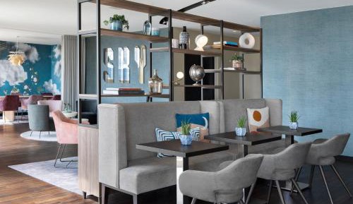 One-Bedroom Junior Suite - Club Lounge Access