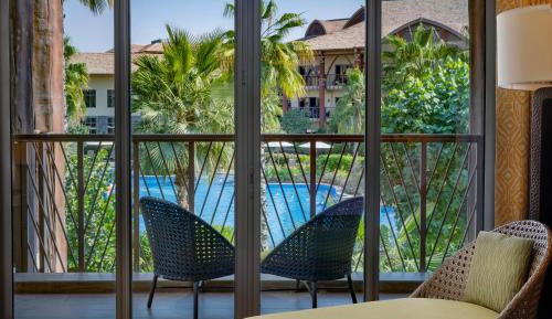 Room with Theme Park Access, Guest room, 1 King, Pool view (Complimentary Beach Access to Sheraton JBR and Shuttle to MOE & Dubai Mall)