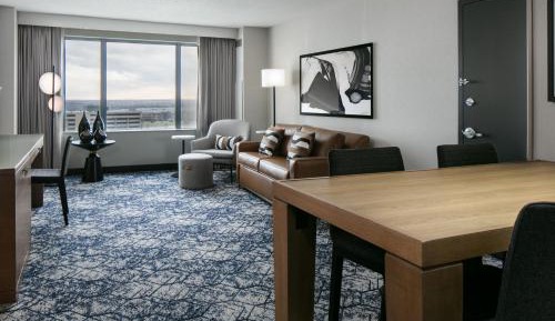 Club level, Junior Suite, 1 King, Sofa bed
