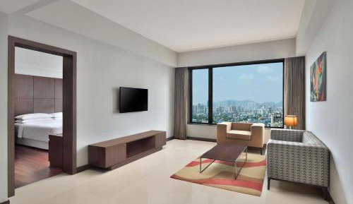 Executive Suite with City View
