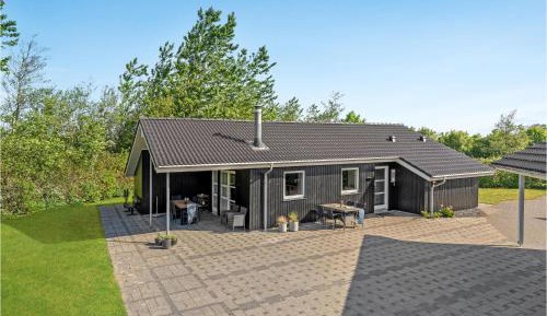Three-Bedroom Holiday Home 