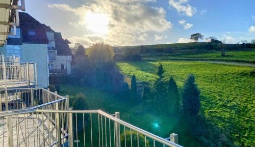 Apartment with Mountain View
