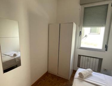 Single Room with Shared Bathroom