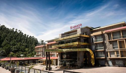 Executive King Room with Pine View