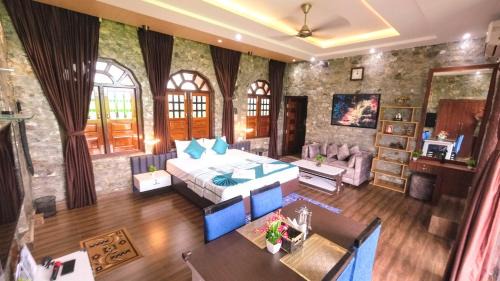 Family Room with Mountain View