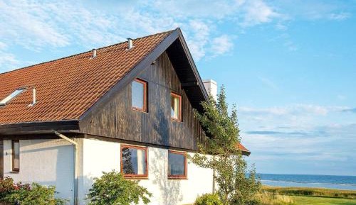 Five-Bedroom Holiday Home