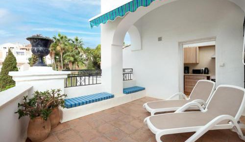 Apartment with Garden View