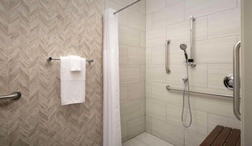 Queen Room - Disability Access/Non-Smoking