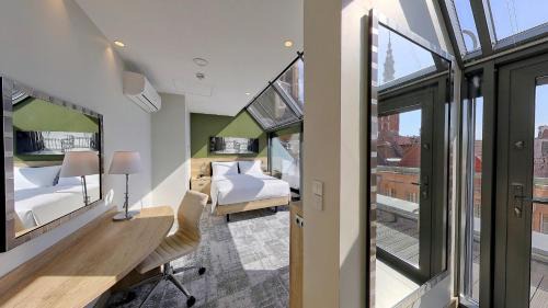 Queen Room with Balcony