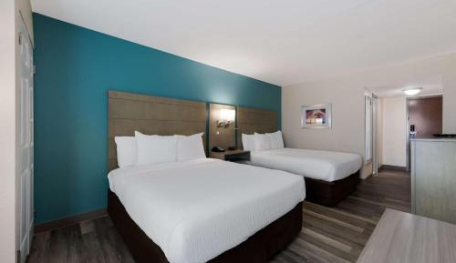 Queen Room with Two Queen Beds - Non-Smoking